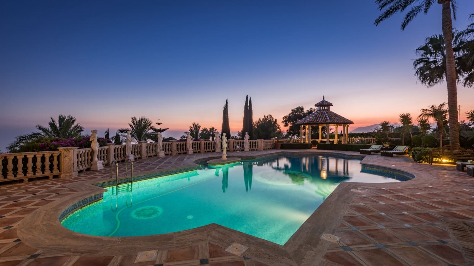 6 slaapkamer Villa te koop in Marbella met zwembad garage - € 15.000.000 (Ref: 8849730)