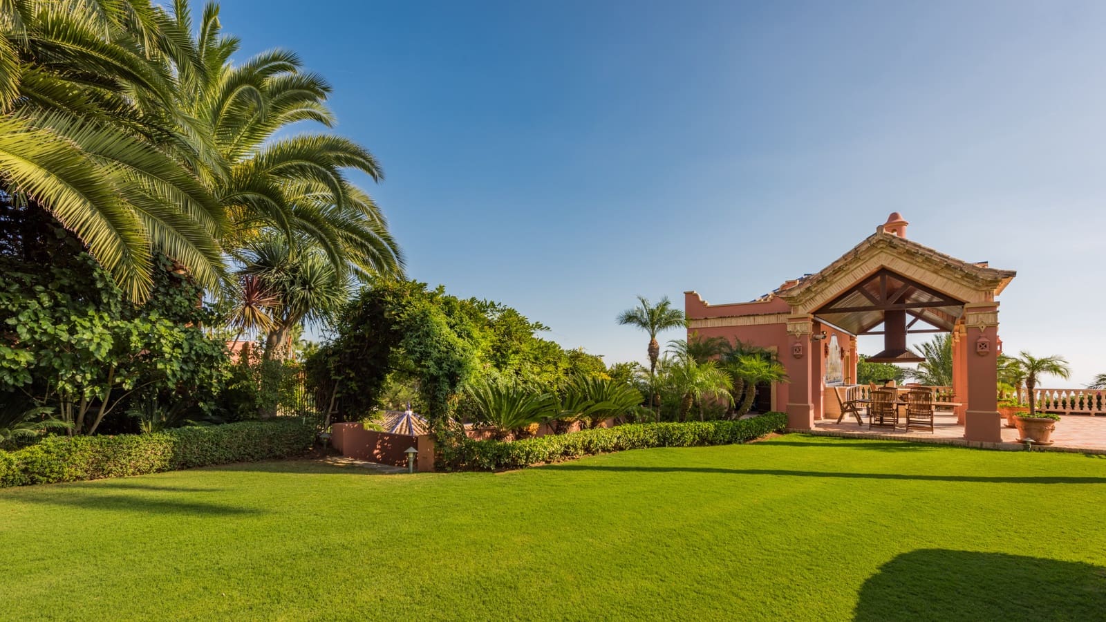 6 slaapkamer Villa te koop in Marbella met zwembad garage - € 15.000.000 (Ref: 8849730)