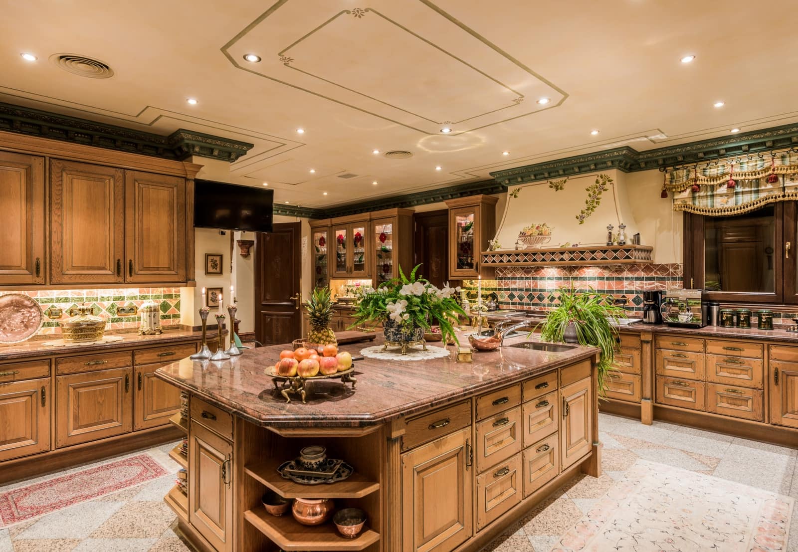 6 slaapkamer Villa te koop in Marbella met zwembad garage - € 15.000.000 (Ref: 8849730)