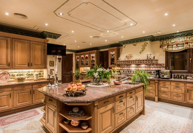 6 slaapkamer Villa te koop in Marbella met zwembad garage - € 15.000.000 (Ref: 8849730)