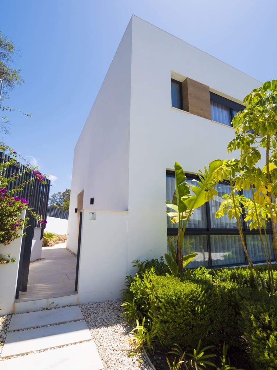 4 soveværelse Byhus til salg i Marbella med swimmingpool garage - € 945.000 (Ref: 8874381)