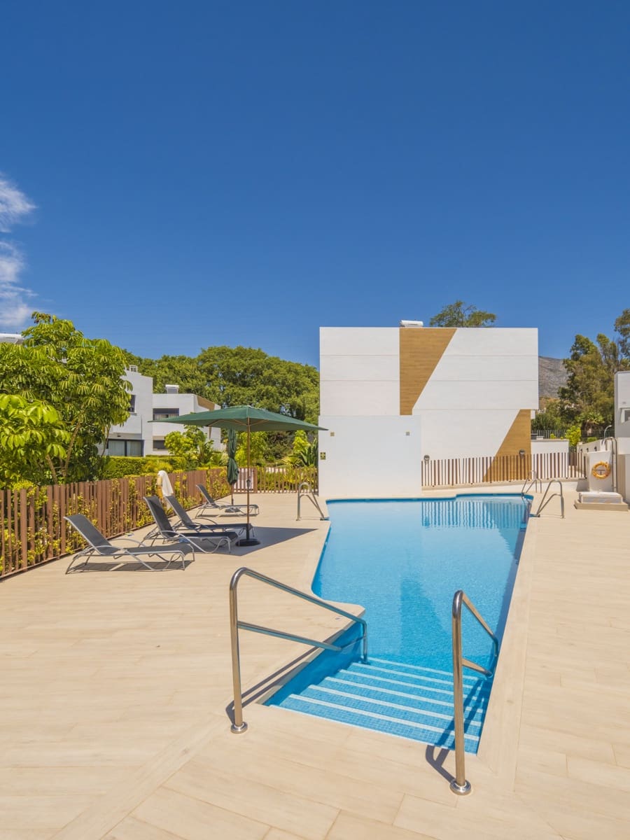 4 soveværelse Byhus til salg i Marbella med swimmingpool garage - € 945.000 (Ref: 8874381)