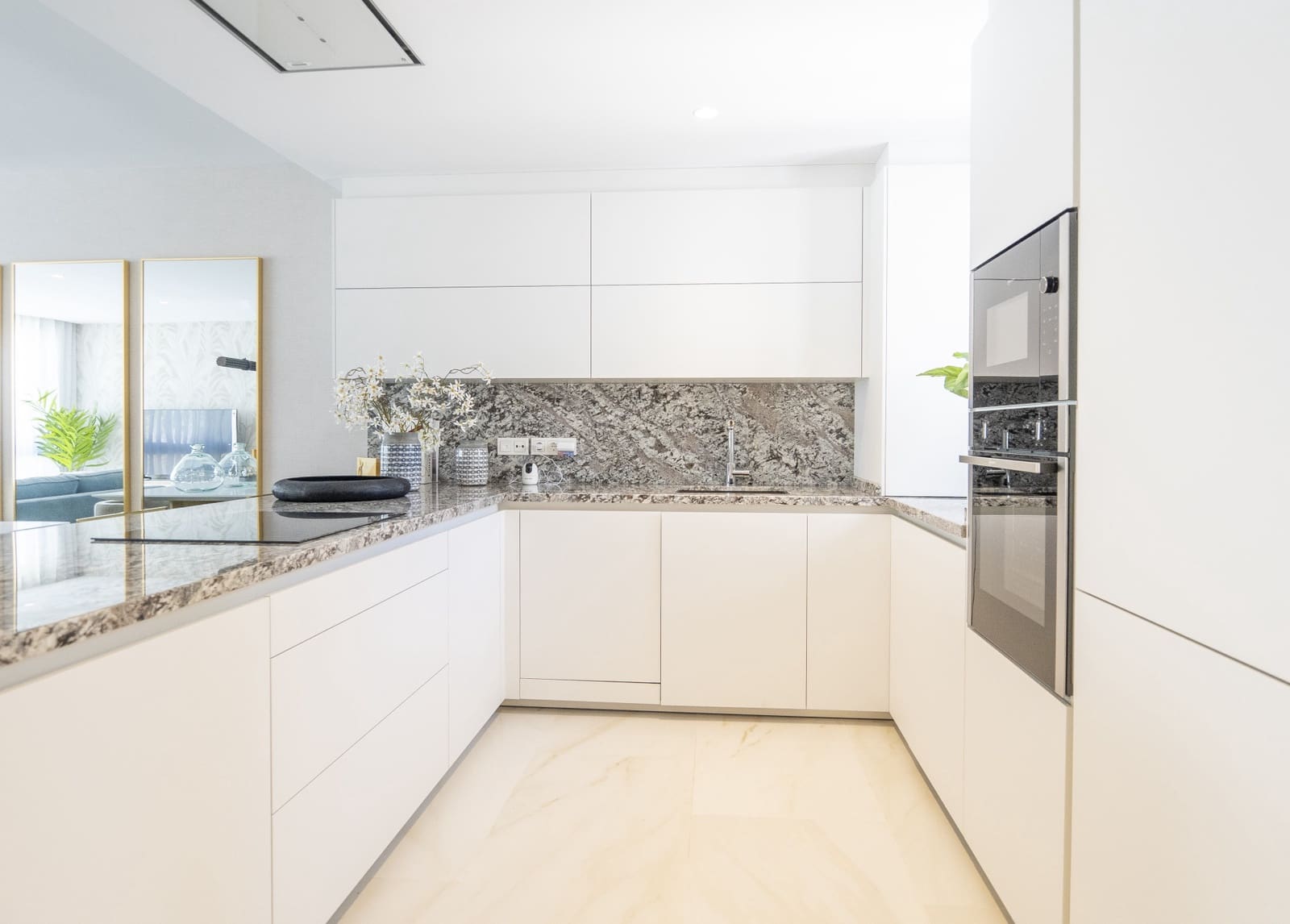 4 soveværelse Byhus til salg i Marbella med swimmingpool garage - € 945.000 (Ref: 8874381)