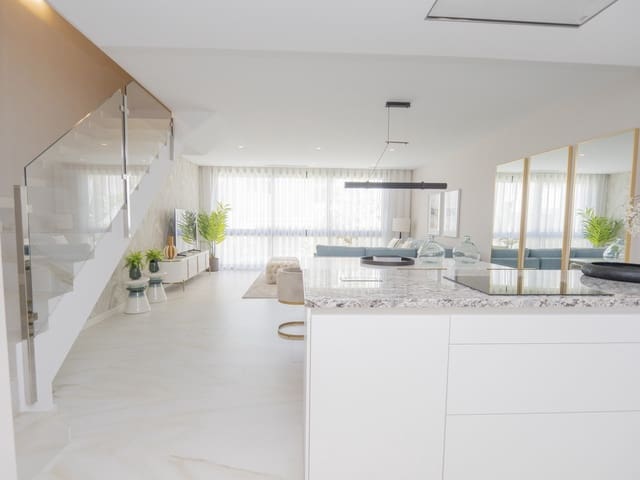 4 soveværelse Byhus til salg i Marbella med swimmingpool garage - € 945.000 (Ref: 8874381)