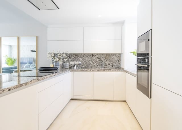 4 Zimmer Haus zu verkaufen in Marbella mit Pool Garage - 945.000 € (Ref: 8874381)