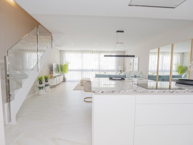4 Zimmer Haus zu verkaufen in Marbella mit Pool Garage - 945.000 € (Ref: 8874381)