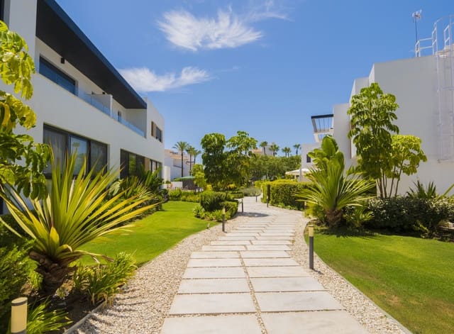 4 Zimmer Haus zu verkaufen in Marbella mit Pool Garage - 945.000 € (Ref: 8874381)