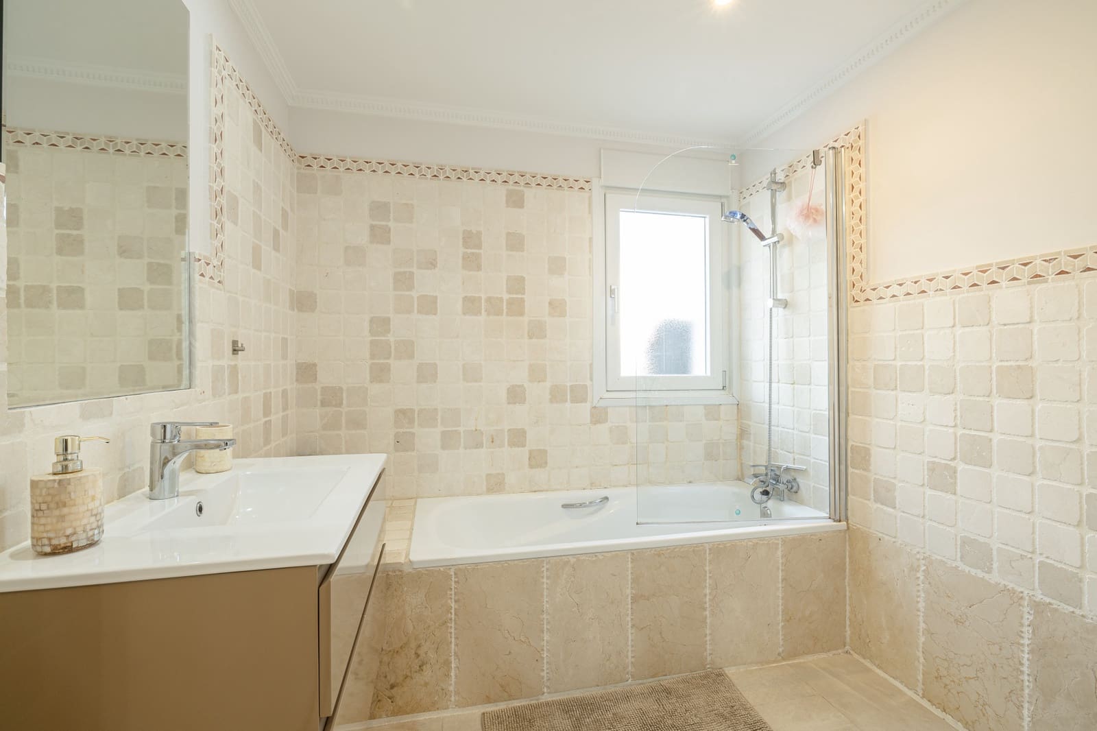 5 soveværelse Villa til salg i Benahavis med swimmingpool garage - € 2.750.000 (Ref: 8874382)