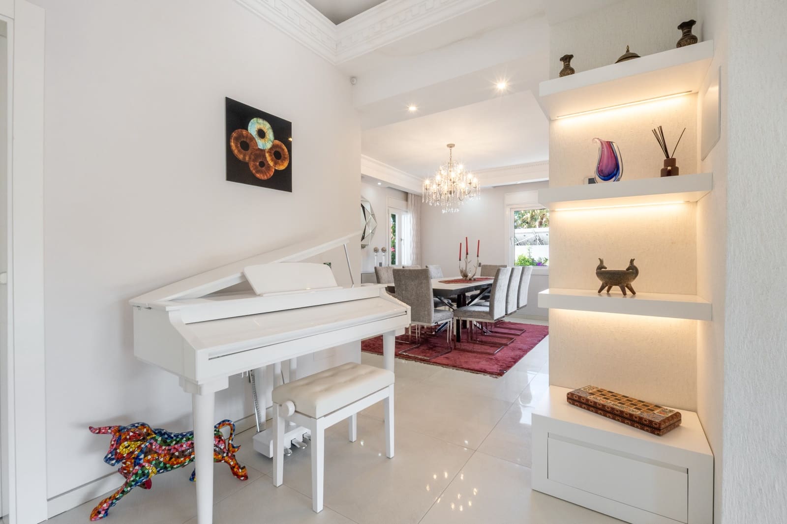5 bedroom Villa for sale in Benahavis with pool garage - € 2,690,000 (Ref: 8874382)