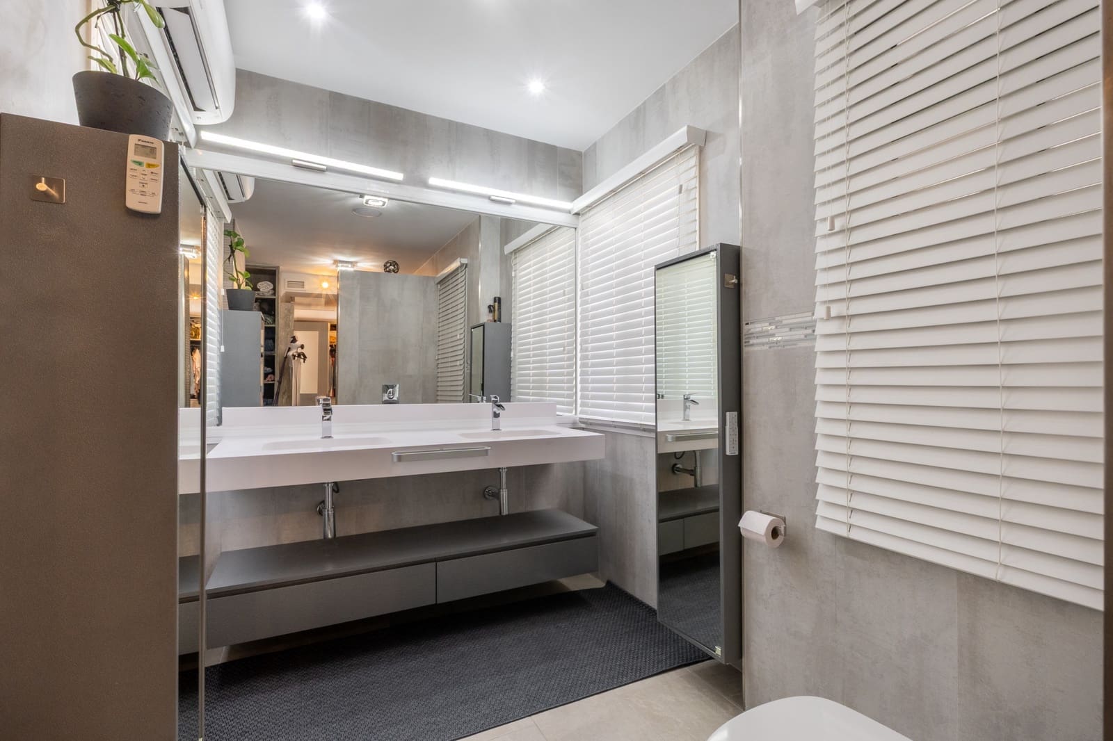 5 bedroom Villa for sale in Benahavis with pool garage - € 2,690,000 (Ref: 8874382)