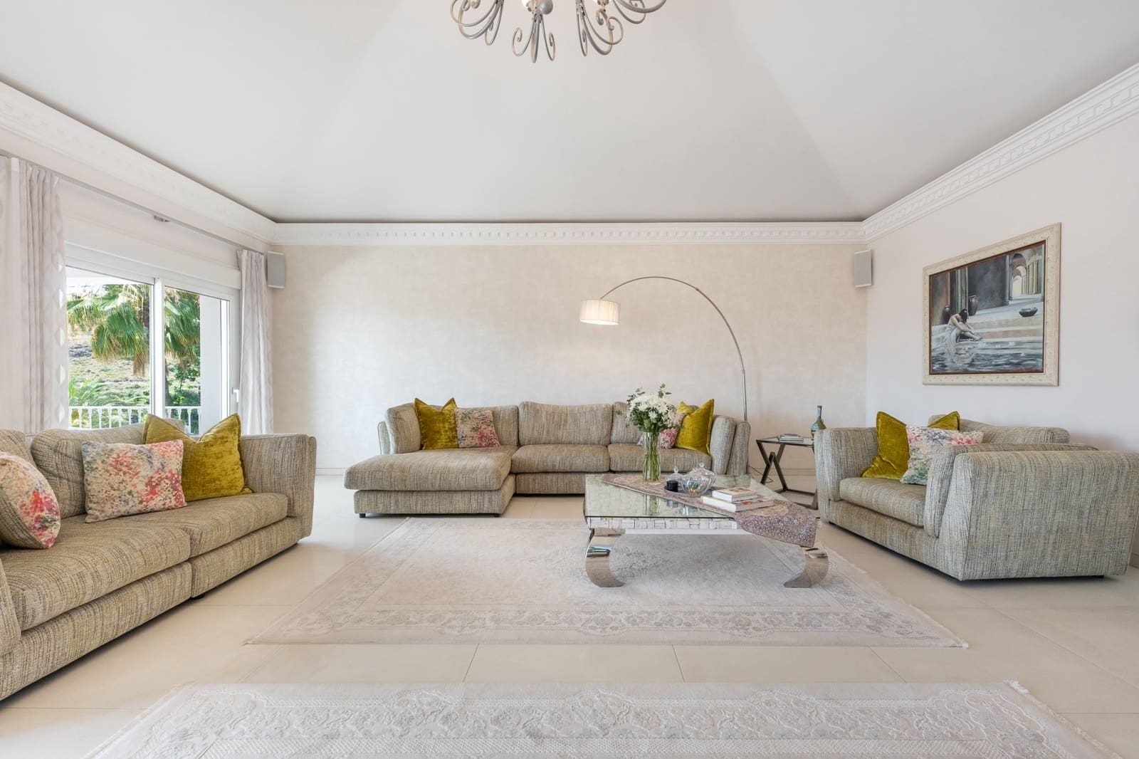 5 bedroom Villa for sale in Benahavis with pool garage - € 2,690,000 (Ref: 8874382)