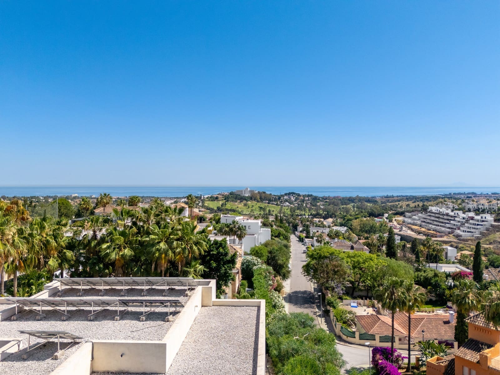 5 bedroom Villa for sale in Benahavis with pool garage - € 2,690,000 (Ref: 8874382)