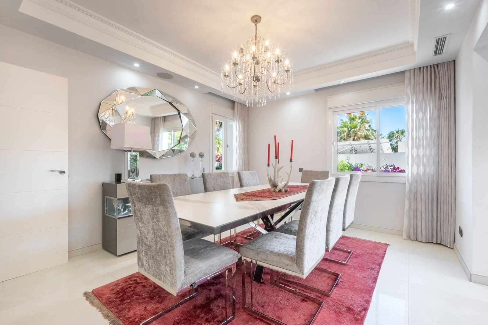 5 bedroom Villa for sale in Benahavis with pool garage - € 2,690,000 (Ref: 8874382)