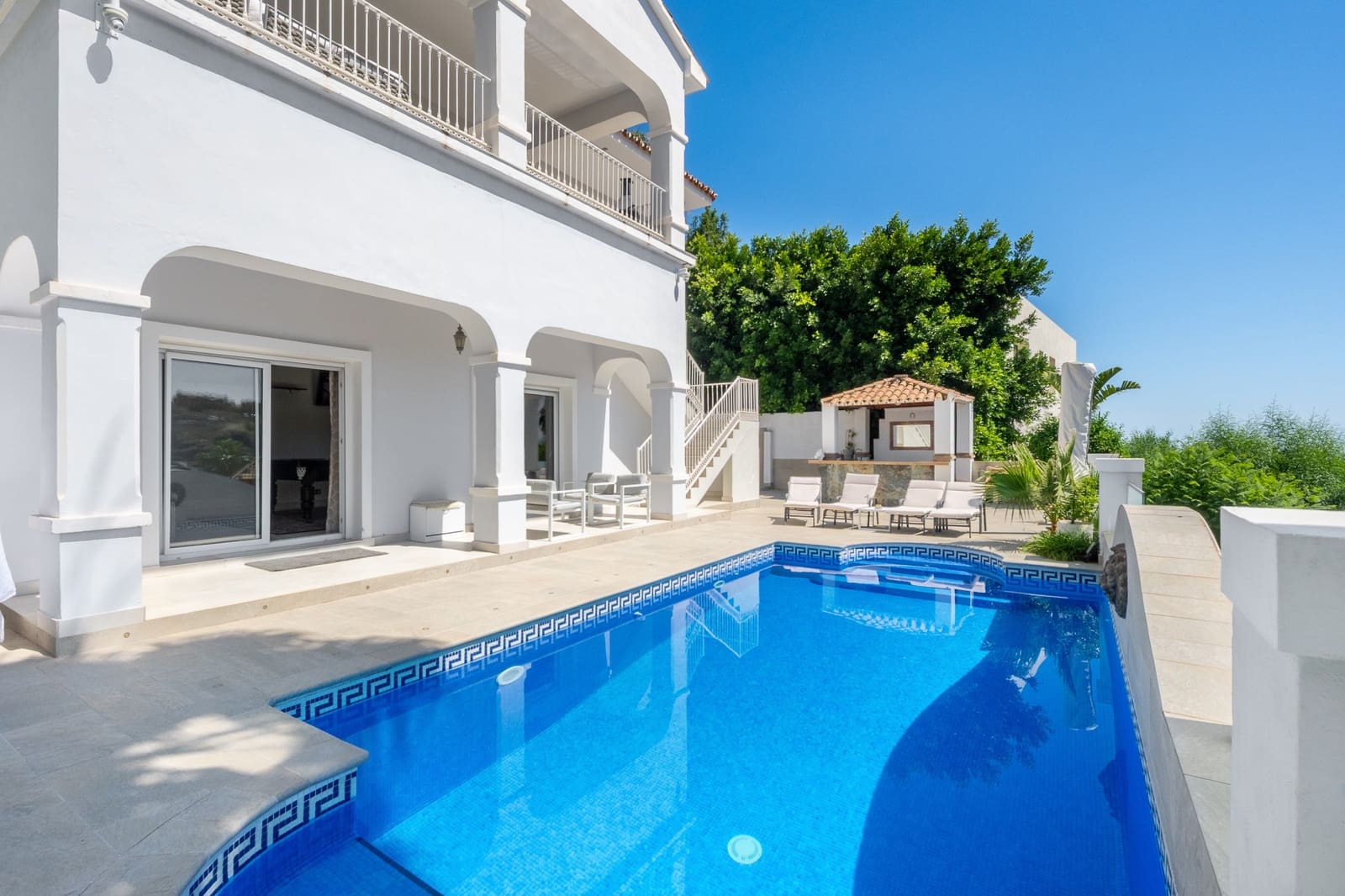 5 bedroom Villa for sale in Benahavis with pool garage - € 2,690,000 (Ref: 8874382)