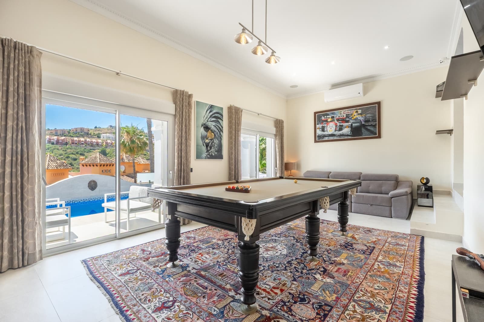 5 bedroom Villa for sale in Benahavis with pool garage - € 2,690,000 (Ref: 8874382)