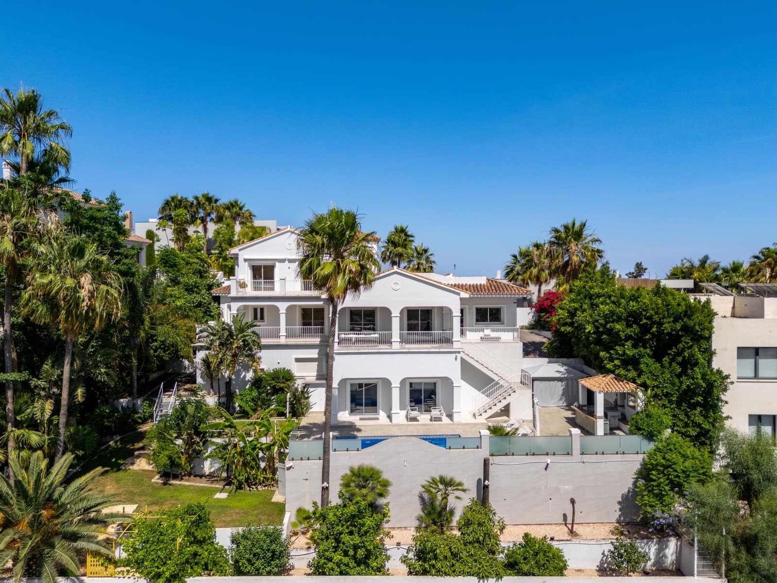5 bedroom Villa for sale in Benahavis with pool garage - € 2,690,000 (Ref: 8874382)