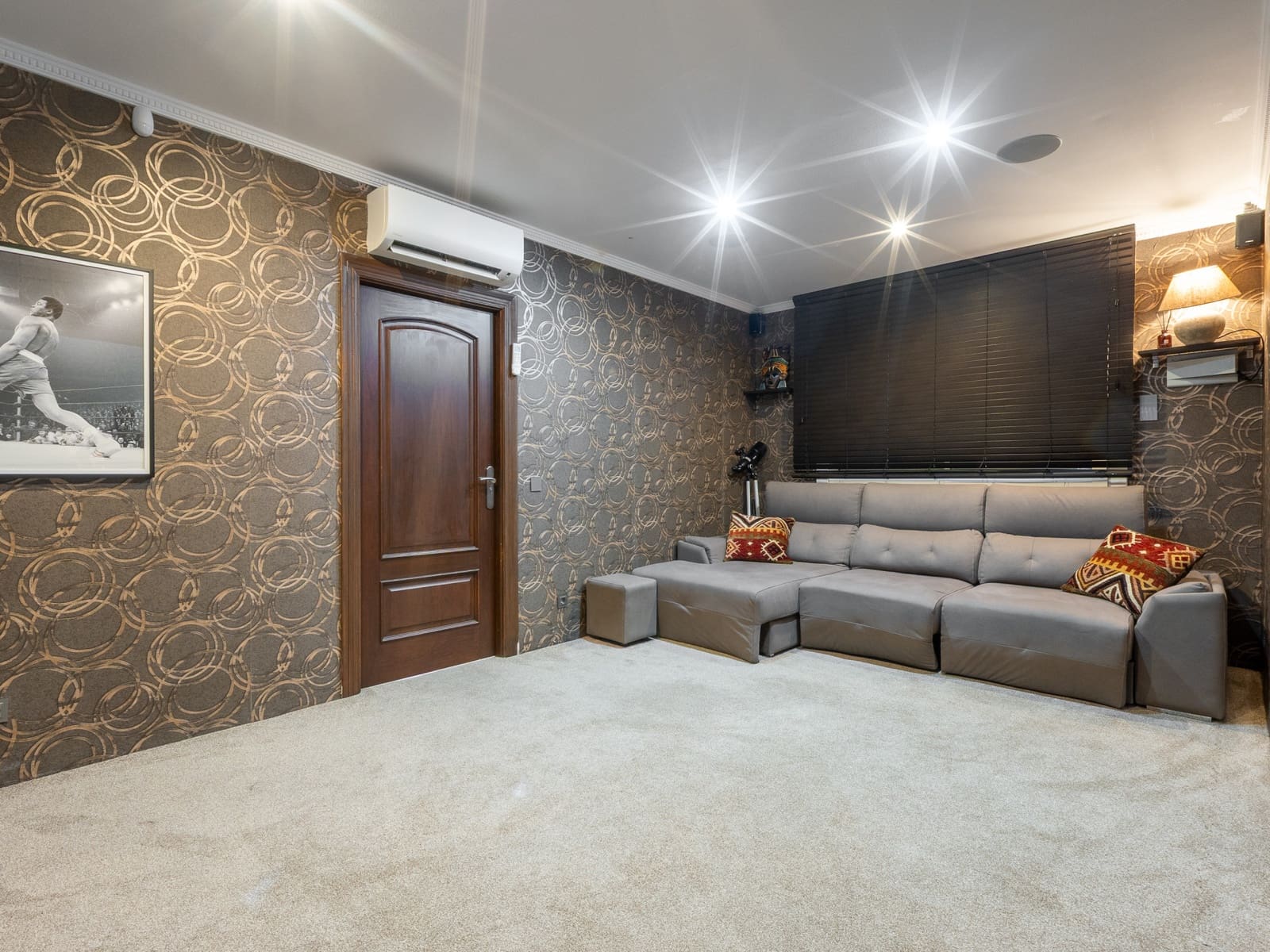 5 bedroom Villa for sale in Benahavis with pool garage - € 2,690,000 (Ref: 8874382)