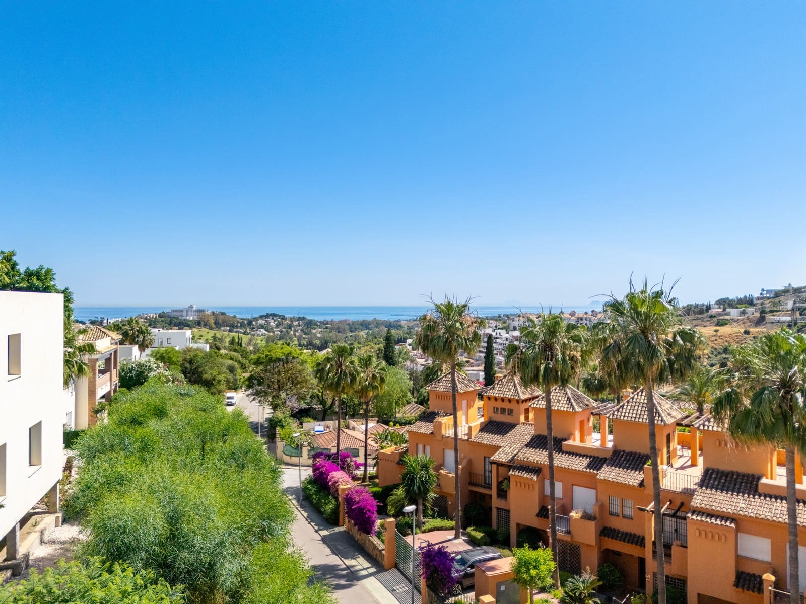 5 bedroom Villa for sale in Benahavis with pool garage - € 2,690,000 (Ref: 8874382)