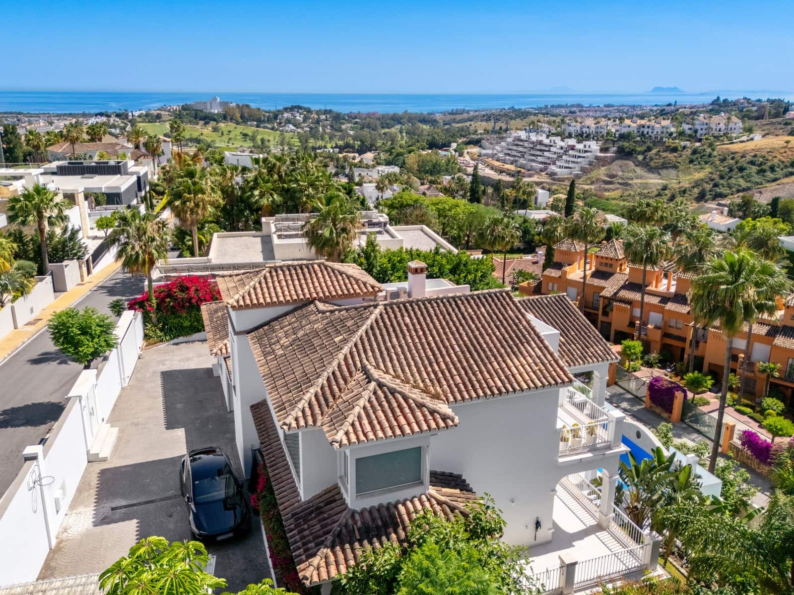 5 bedroom Villa for sale in Benahavis with pool garage - € 2,690,000 (Ref: 8874382)