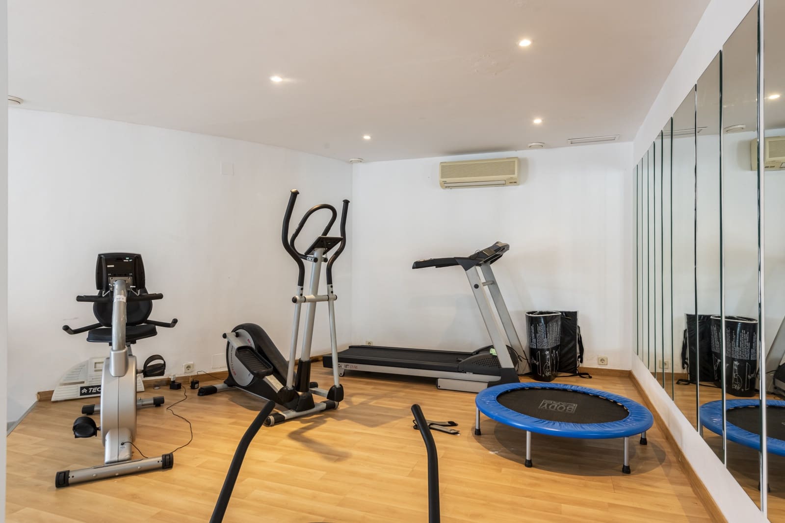 4 slaapkamer Villa te koop in La Quinta met zwembad garage - € 1.750.000 (Ref: 8885995)