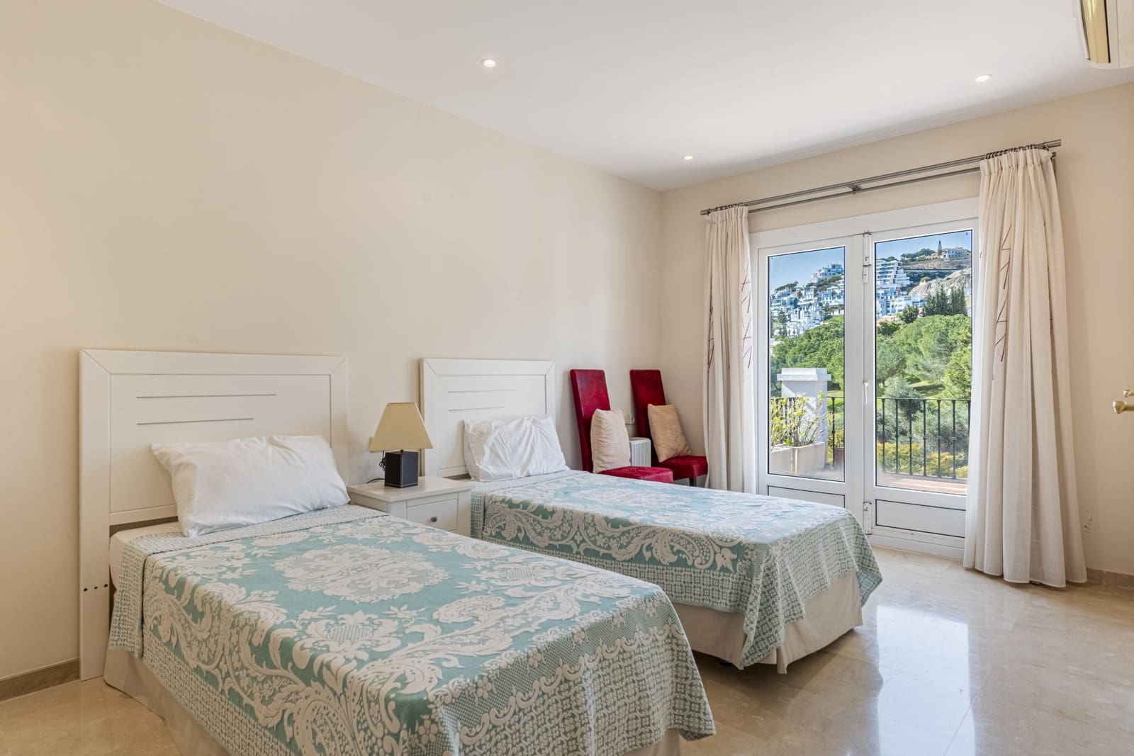 4 slaapkamer Villa te koop in La Quinta met zwembad garage - € 1.750.000 (Ref: 8885995)