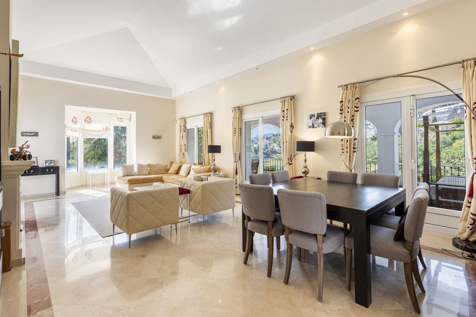 4 slaapkamer Villa te koop in La Quinta met zwembad garage - € 1.750.000 (Ref: 8885995)