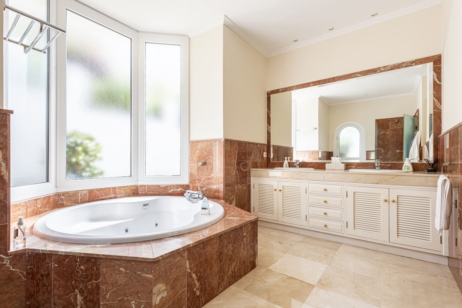 4 slaapkamer Villa te koop in La Quinta met zwembad garage - € 1.750.000 (Ref: 8885995)