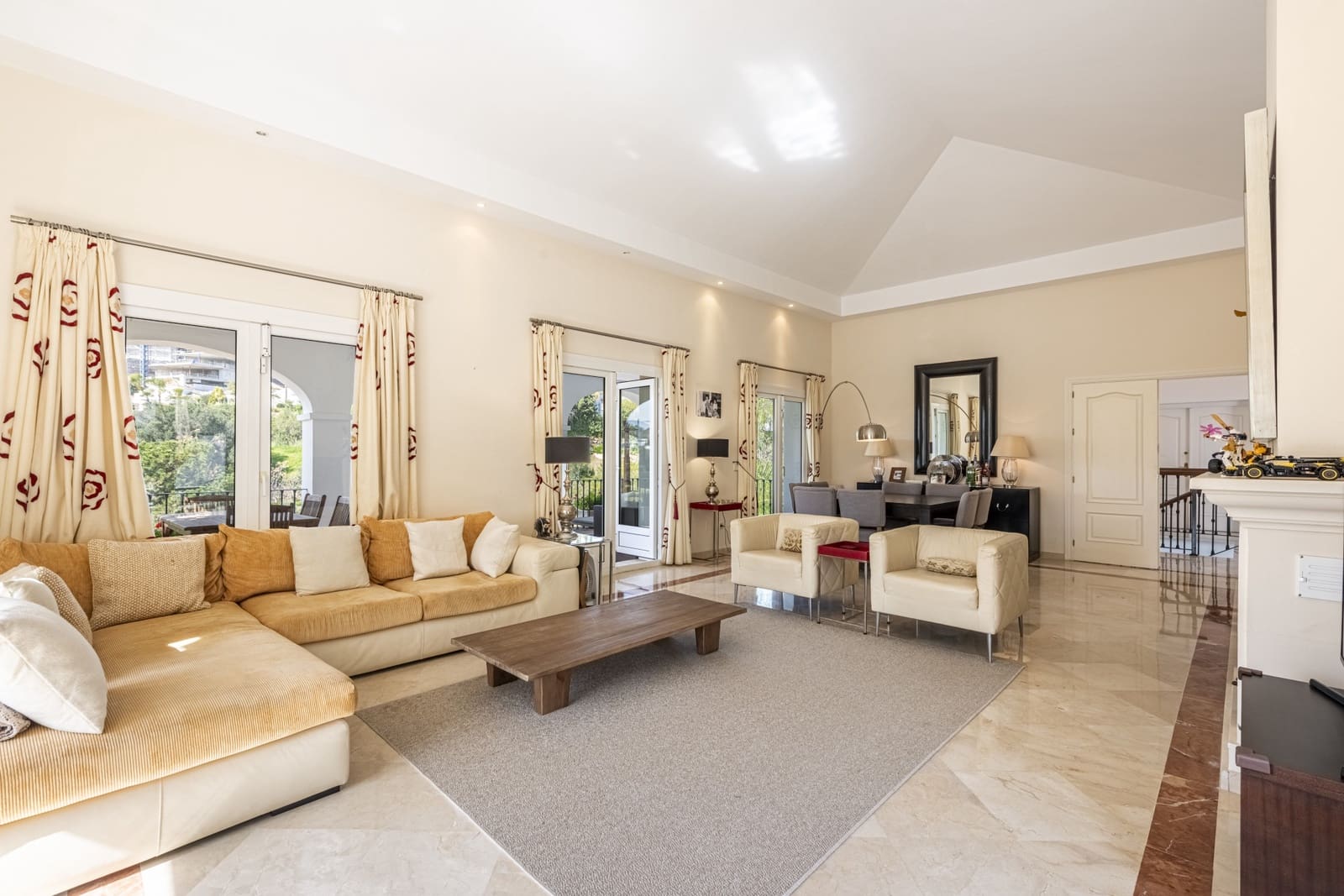 4 slaapkamer Villa te koop in La Quinta met zwembad garage - € 1.750.000 (Ref: 8885995)