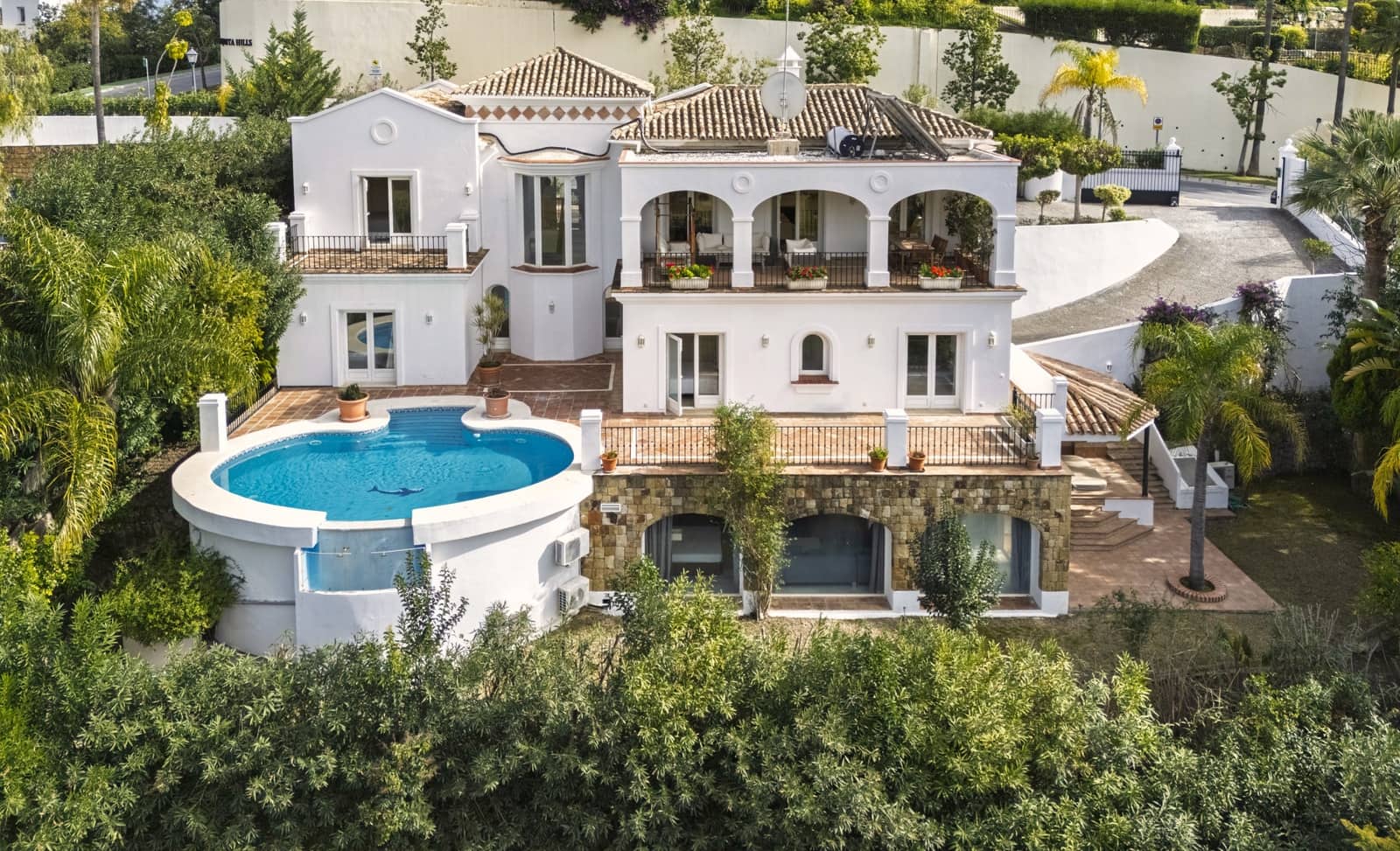 4 slaapkamer Villa te koop in La Quinta met zwembad garage - € 1.750.000 (Ref: 8885995)