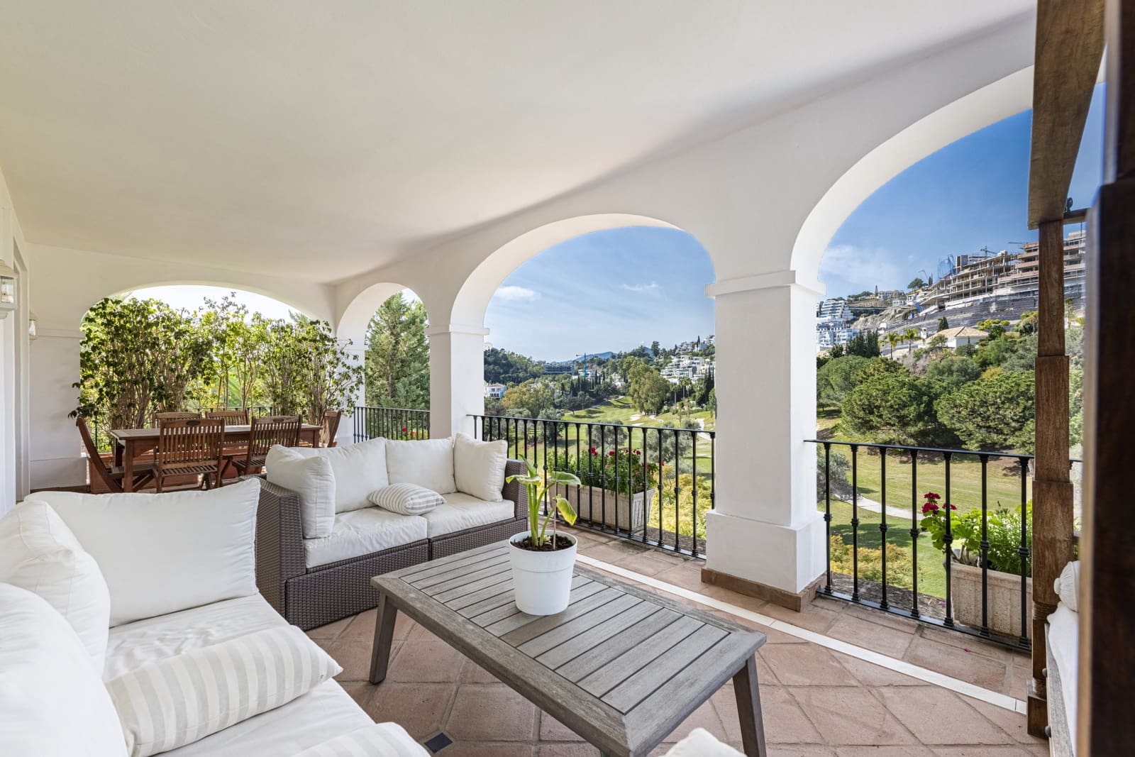 4 slaapkamer Villa te koop in La Quinta met zwembad garage - € 1.750.000 (Ref: 8885995)