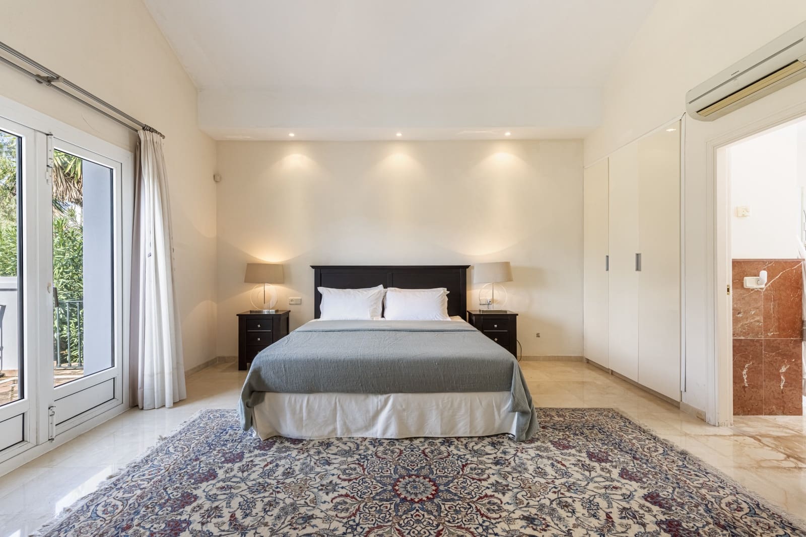 4 slaapkamer Villa te koop in La Quinta met zwembad garage - € 1.750.000 (Ref: 8885995)