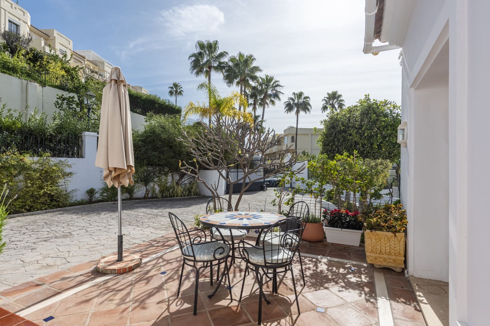 4 slaapkamer Villa te koop in La Quinta met zwembad garage - € 1.750.000 (Ref: 8885995)