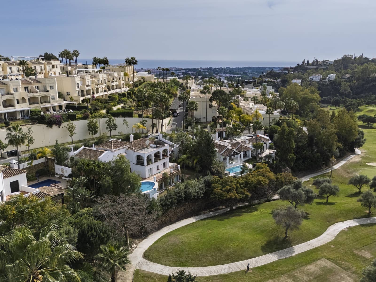 4 slaapkamer Villa te koop in La Quinta met zwembad garage - € 1.750.000 (Ref: 8885995)