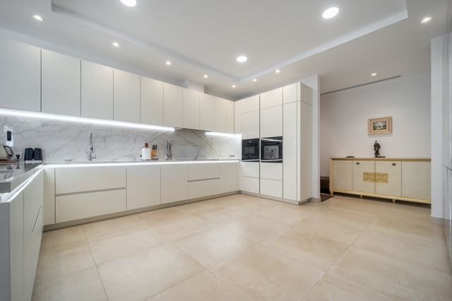 7 soveværelse Villa til salg i Estepona med swimmingpool garage - € 5.190.000 (Ref: 8893077)