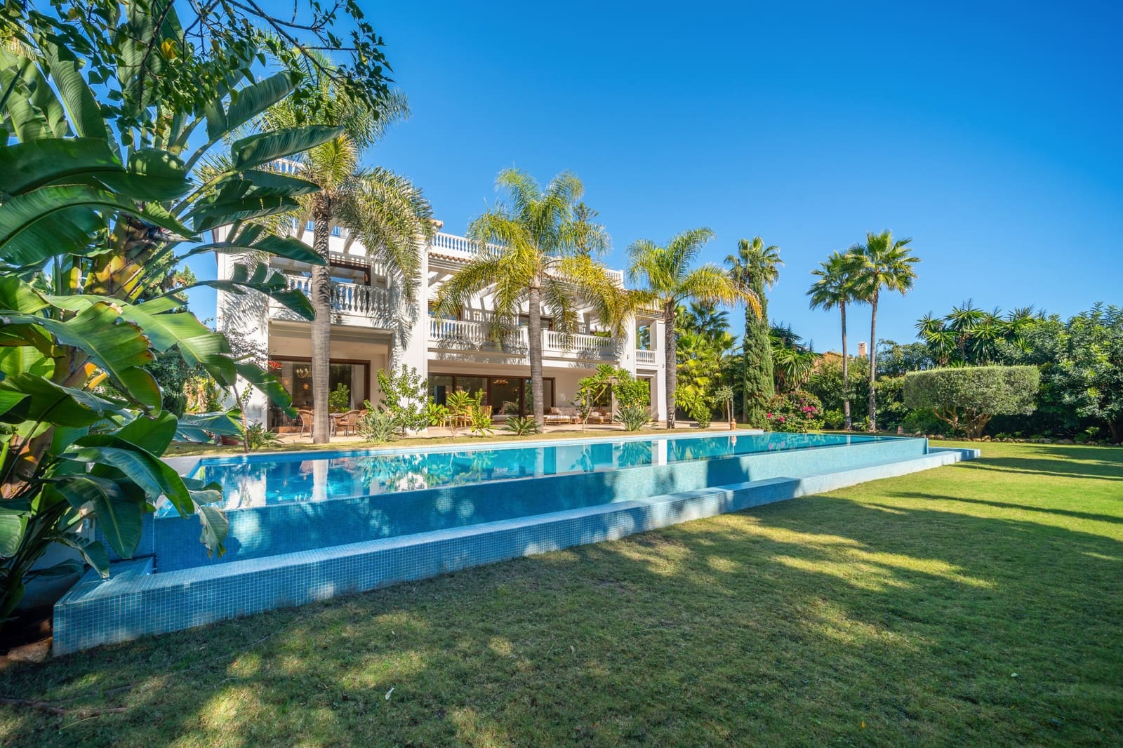 7 chambre Villa/Maison à vendre à Estepona avec piscine garage - 5 190 000 € (Ref: 8893077)