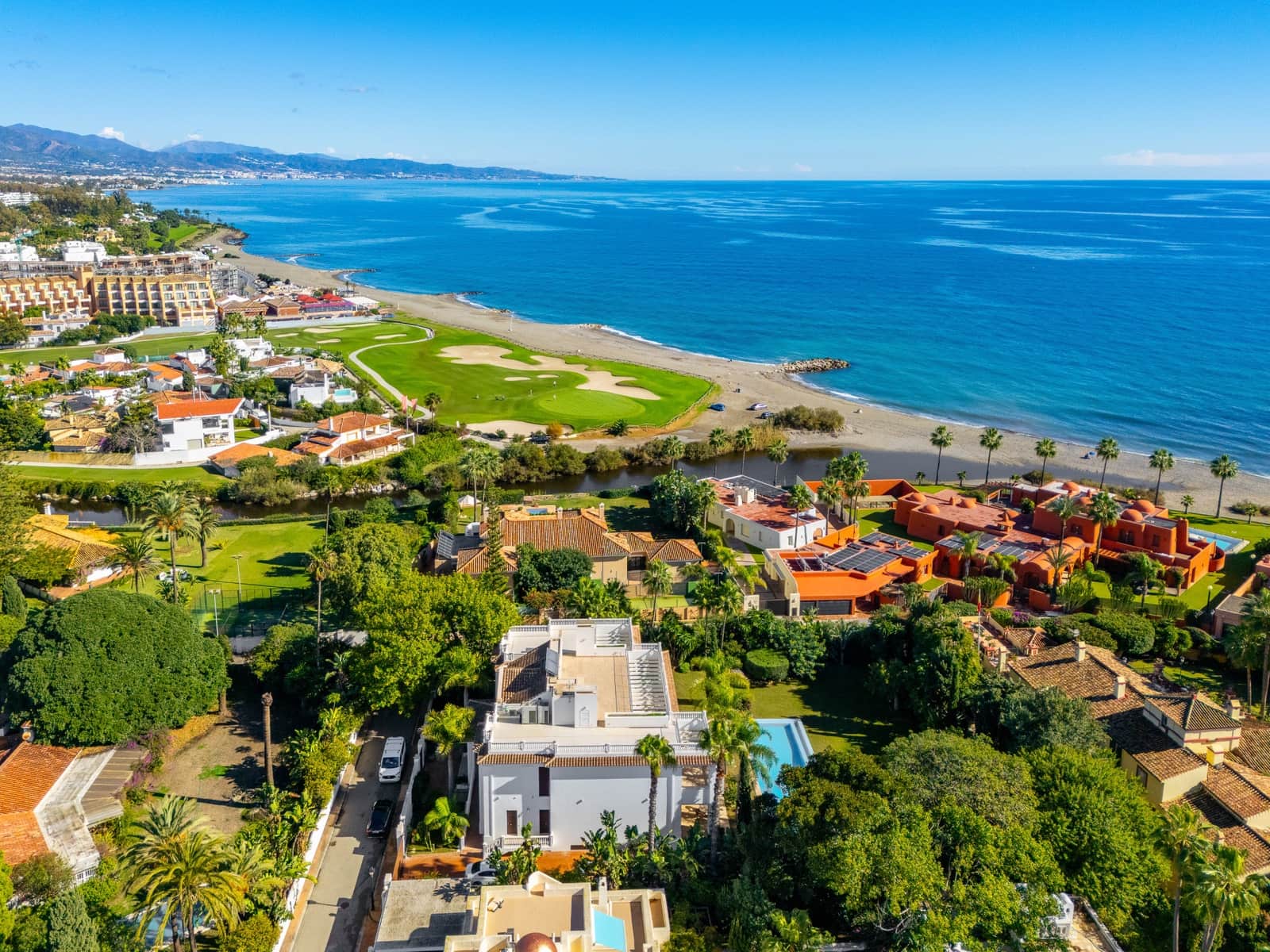 7 chambre Villa/Maison à vendre à Estepona avec piscine garage - 5 190 000 € (Ref: 8893077)