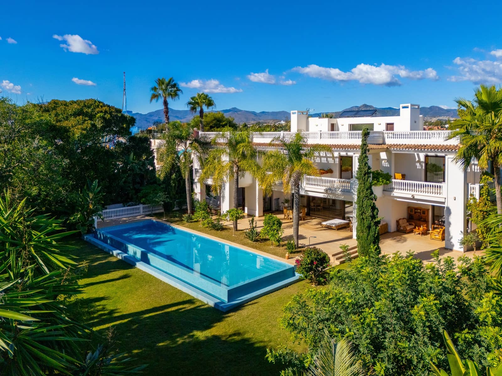 7 chambre Villa/Maison à vendre à Estepona avec piscine garage - 5 190 000 € (Ref: 8893077)