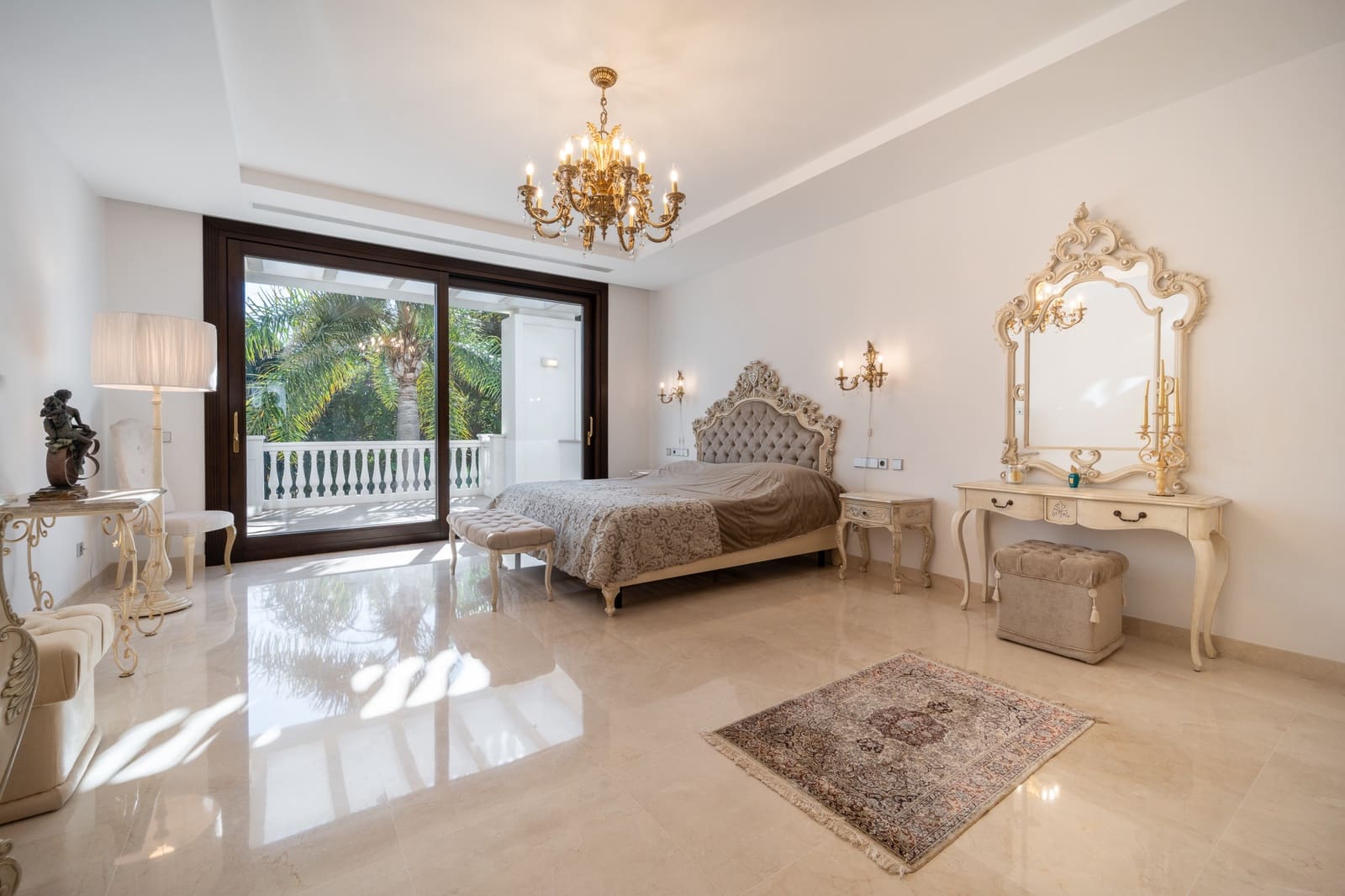 7 bedroom Villa for sale in Estepona with pool garage - € 4,750,000 (Ref: 8893077)