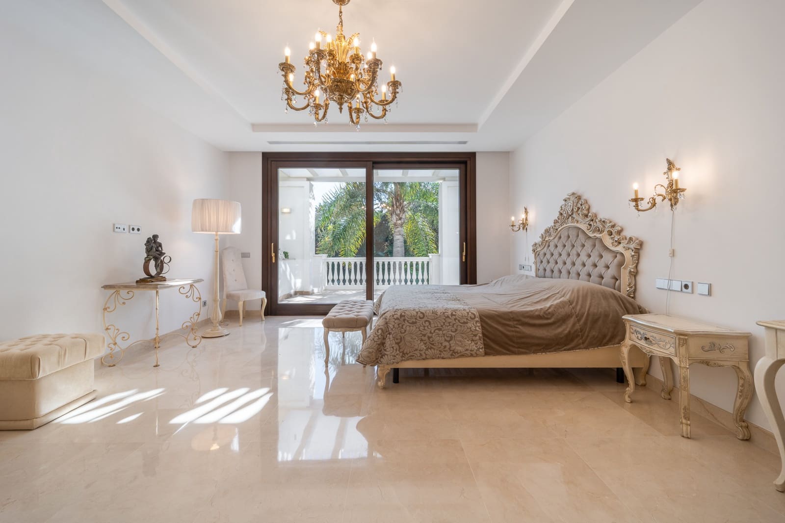 7 bedroom Villa for sale in Estepona with pool garage - € 4,750,000 (Ref: 8893077)