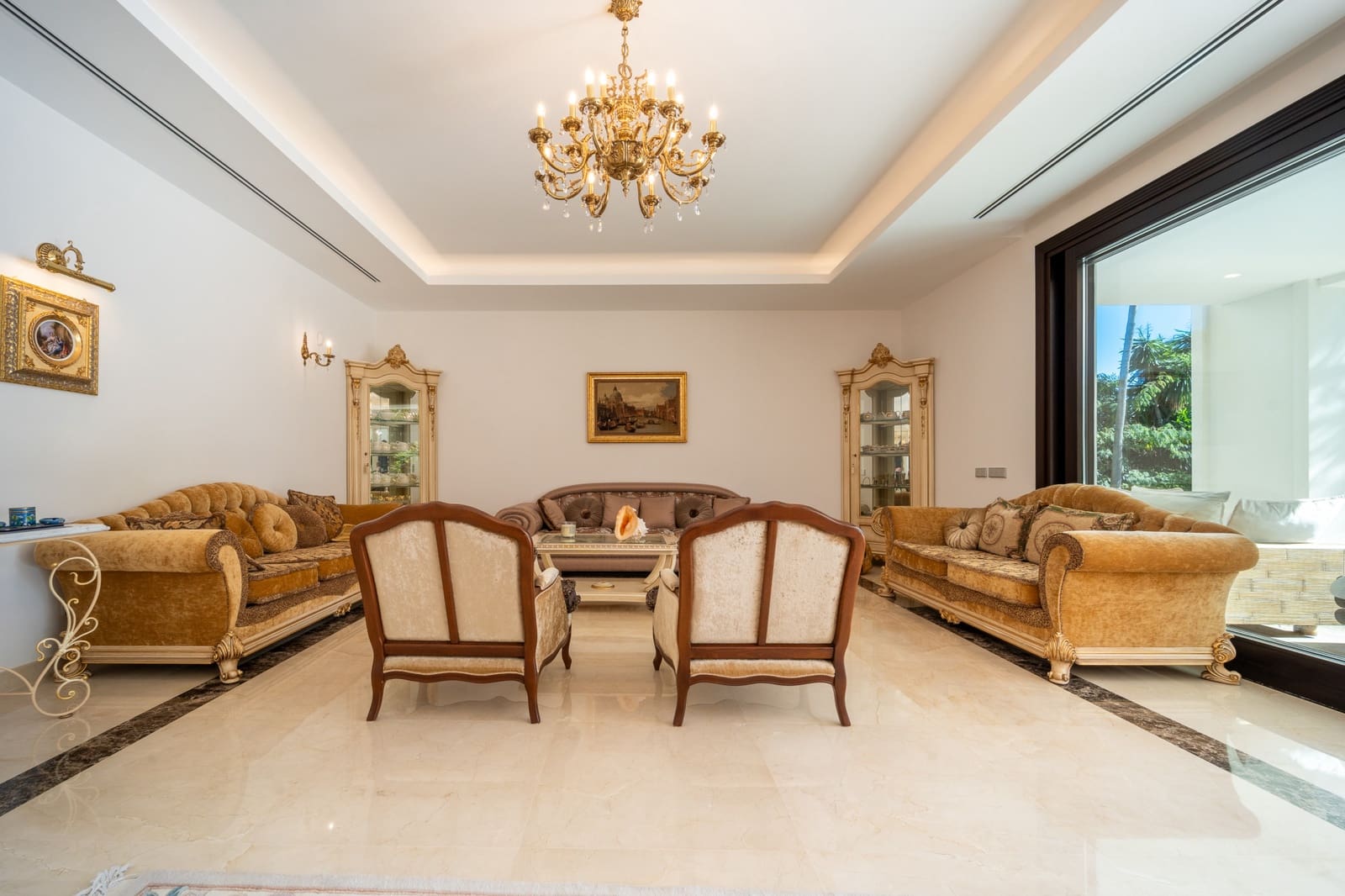7 bedroom Villa for sale in Estepona with pool garage - € 4,750,000 (Ref: 8893077)