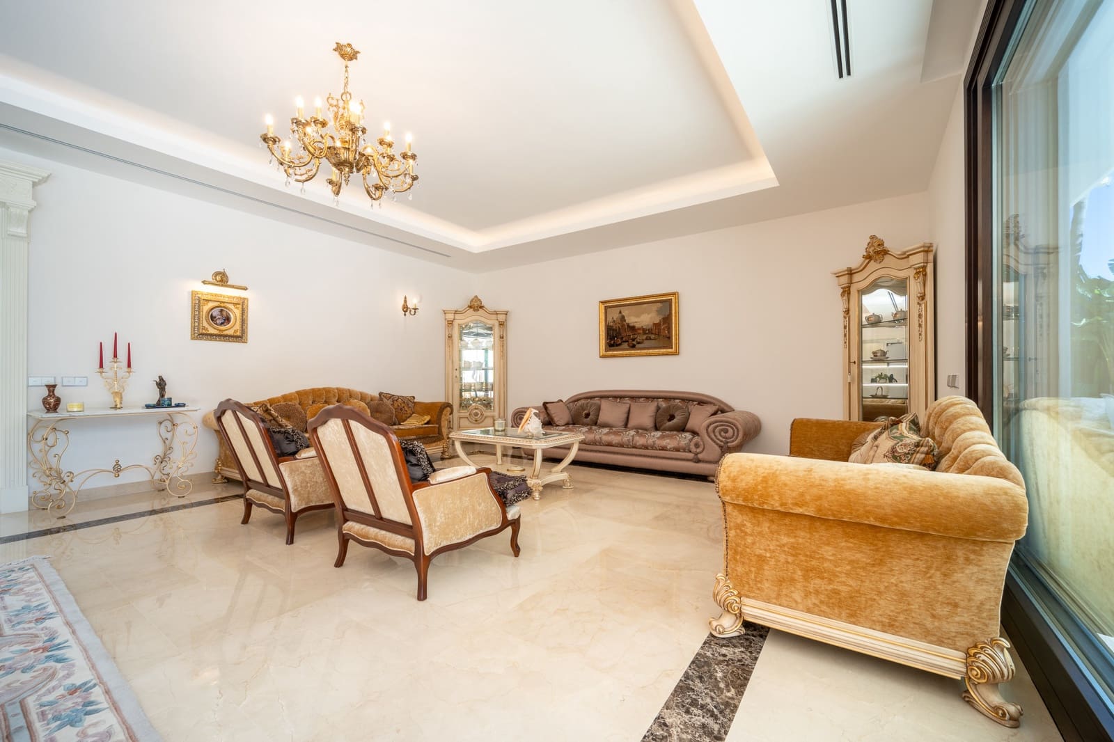 7 bedroom Villa for sale in Estepona with pool garage - € 4,750,000 (Ref: 8893077)