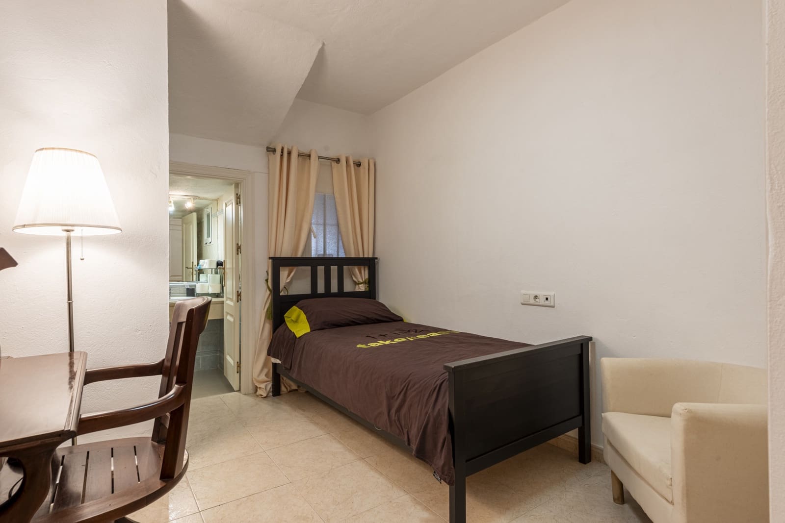 5 soveværelse Semi-Rækkehus til salg i Nueva Andalucia med swimmingpool garage - € 1.050.000 (Ref: 8912832)