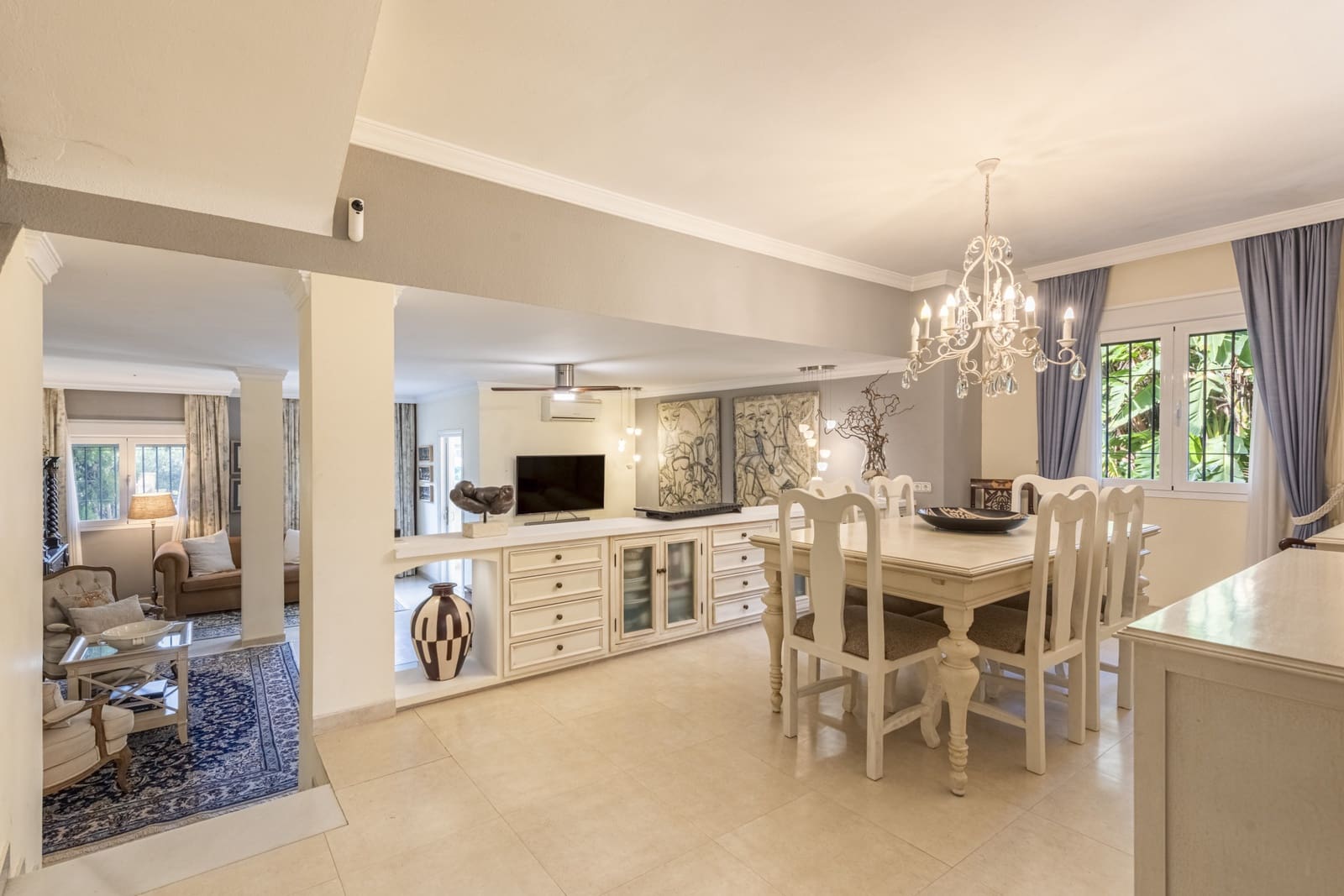 5 soveværelse Semi-Rækkehus til salg i Nueva Andalucia med swimmingpool garage - € 1.050.000 (Ref: 8912832)