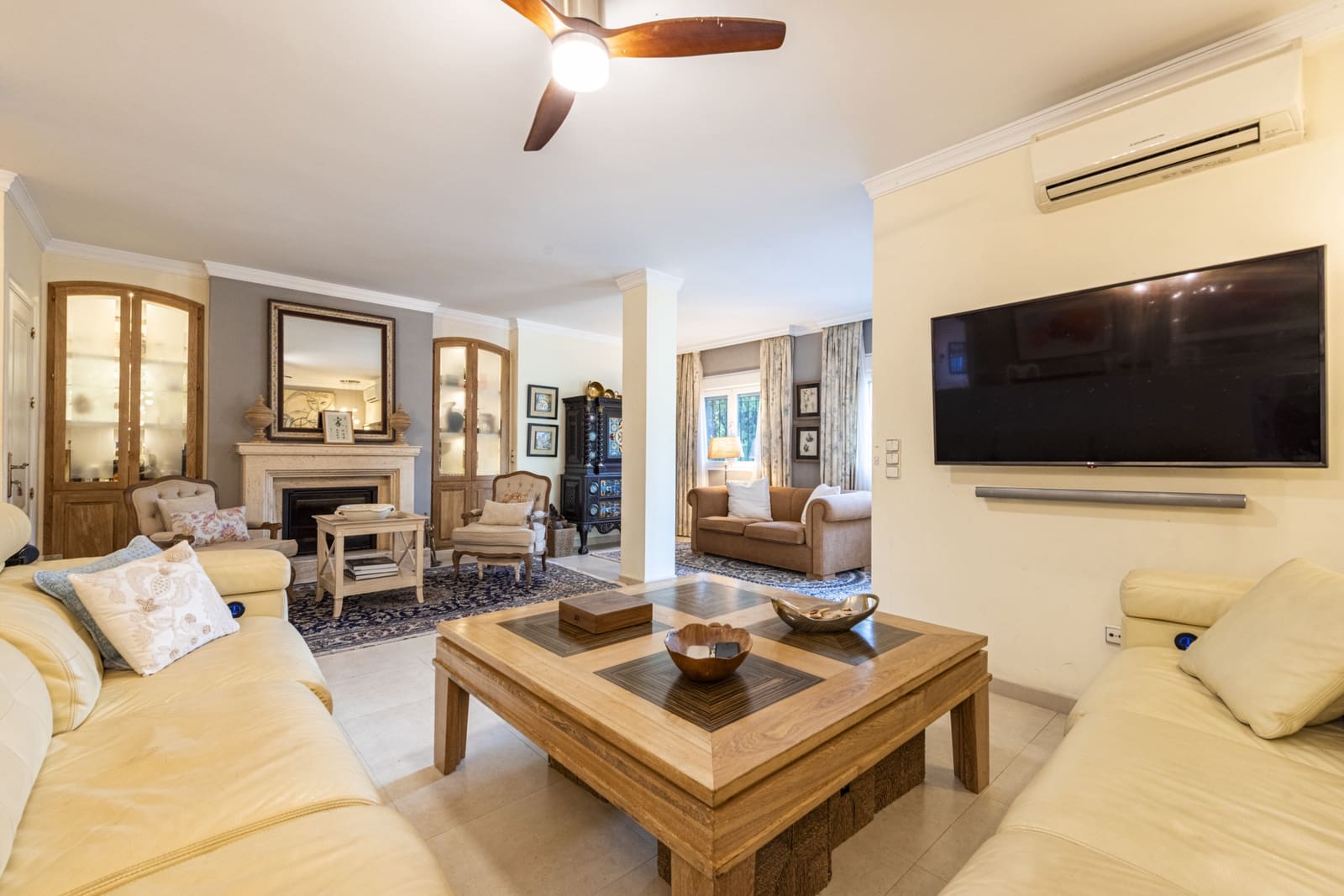 5 soveværelse Semi-Rækkehus til salg i Nueva Andalucia med swimmingpool garage - € 1.050.000 (Ref: 8912832)