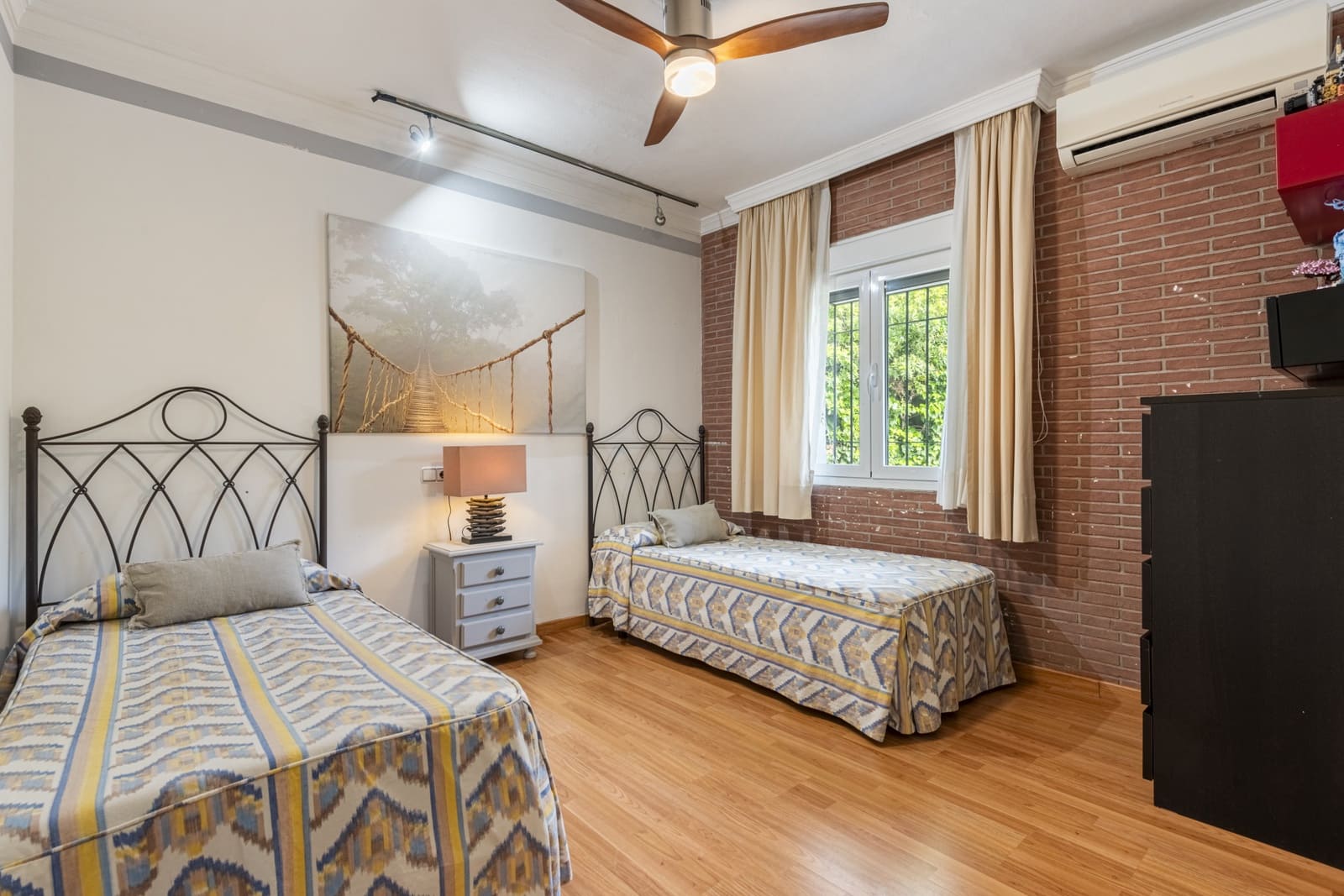 5 soveværelse Semi-Rækkehus til salg i Nueva Andalucia med swimmingpool garage - € 1.050.000 (Ref: 8912832)