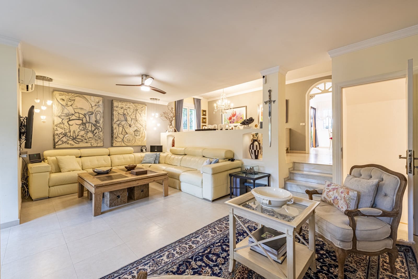 5 soveværelse Semi-Rækkehus til salg i Nueva Andalucia med swimmingpool garage - € 1.050.000 (Ref: 8912832)