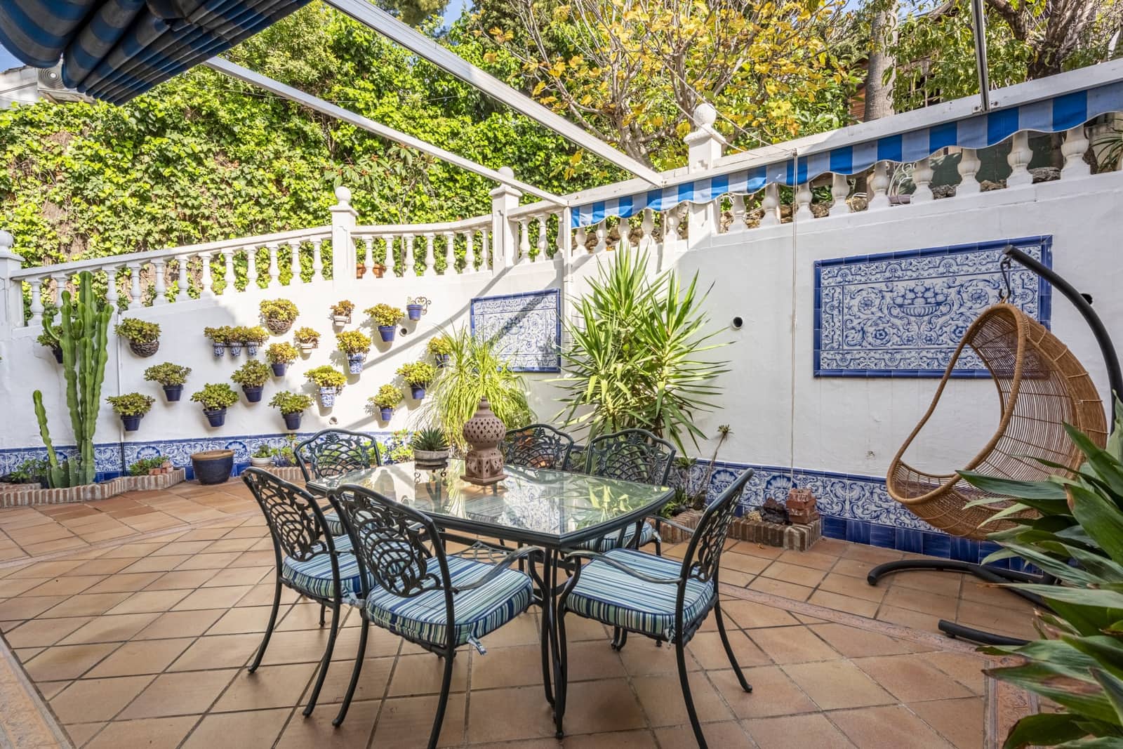 5 soveværelse Semi-Rækkehus til salg i Nueva Andalucia med swimmingpool garage - € 1.050.000 (Ref: 8912832)