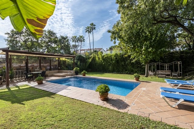 5 slaapkamer Halfvrijstaande villa te koop in Nueva Andalucia, Marbella met zwembad garage - € 1.050.000 (Ref: 8912832)