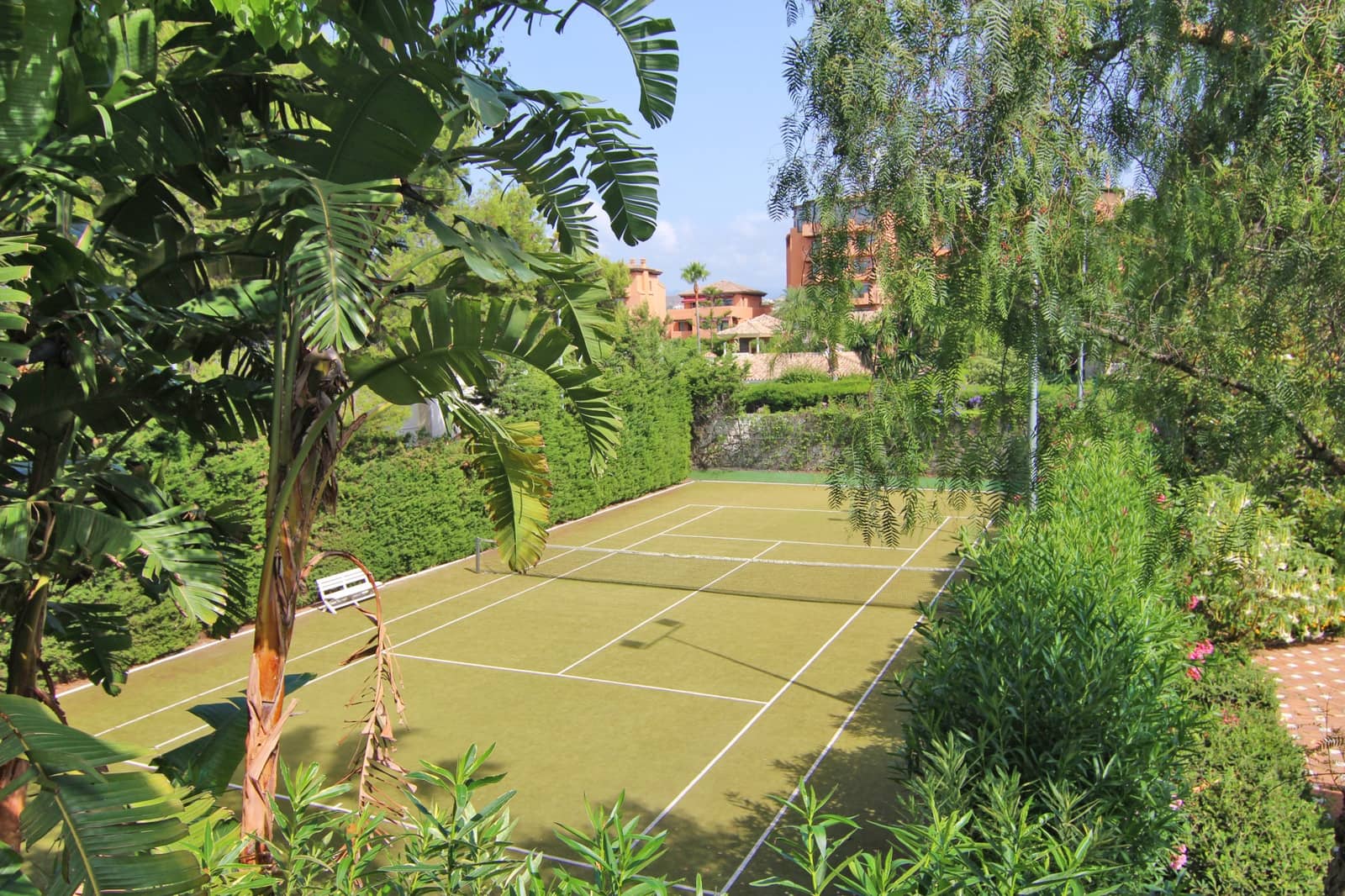 10 Zimmer Villa zu verkaufen in El Paraiso mit Pool Garage - 13.500.000 € (Ref: 8915218)