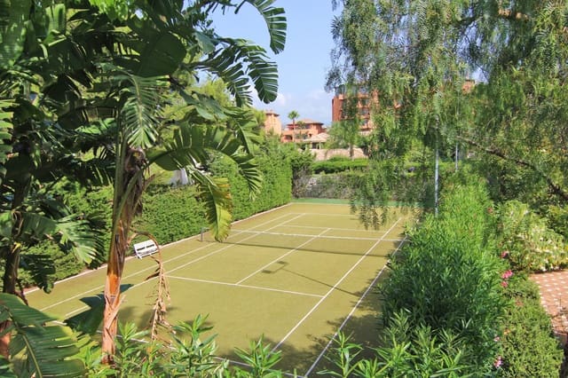 10 Zimmer Villa zu verkaufen in El Paraiso, Estepona mit Pool Garage - 13.500.000 € (Ref: 8915218)